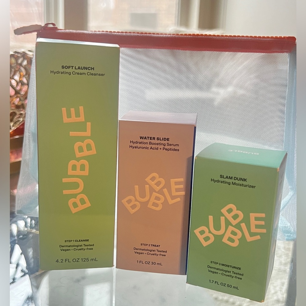 ✨NEW skincare set bubble ✨- cream cleanser , moisturizer and serum .